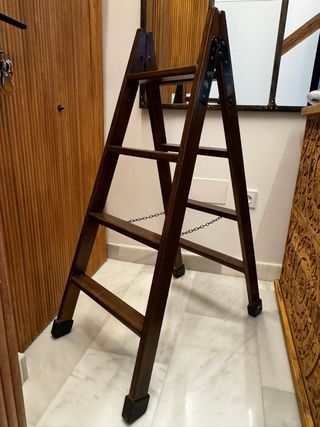 Escalera de madera tijera restaurada