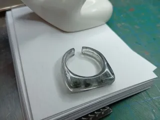 Anillo Resina Gato Negro Transparente calavera