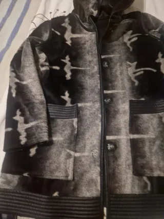 Chaqueta reversible con capucha