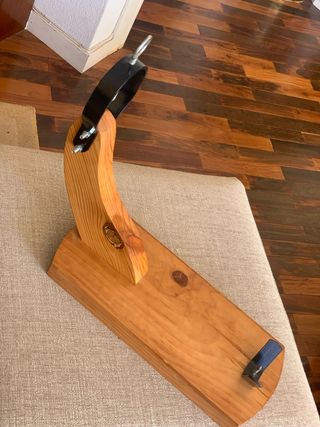 Jamonero de madera y metal