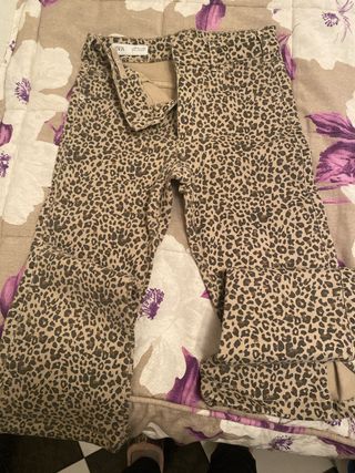 Pantalones Zara campana estampado talla 13-14