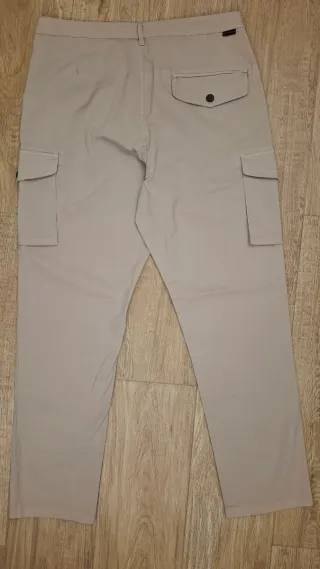 Pantalón Cargo Beige camel Guess Nuevo Talla 48