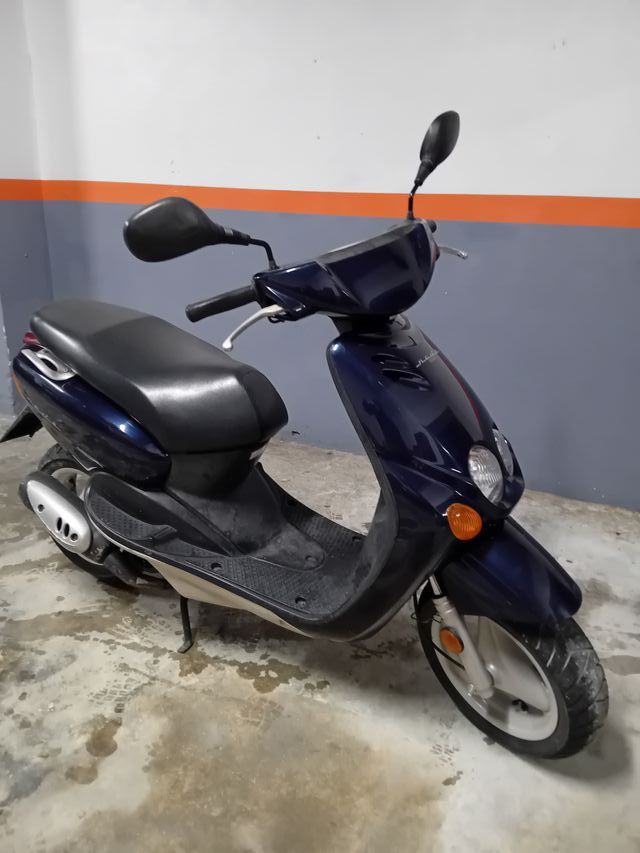 Yamaha Neox Azul Oscuro