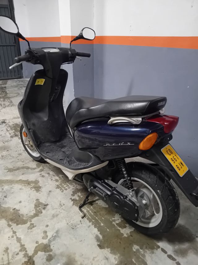 Yamaha Neox Azul Oscuro
