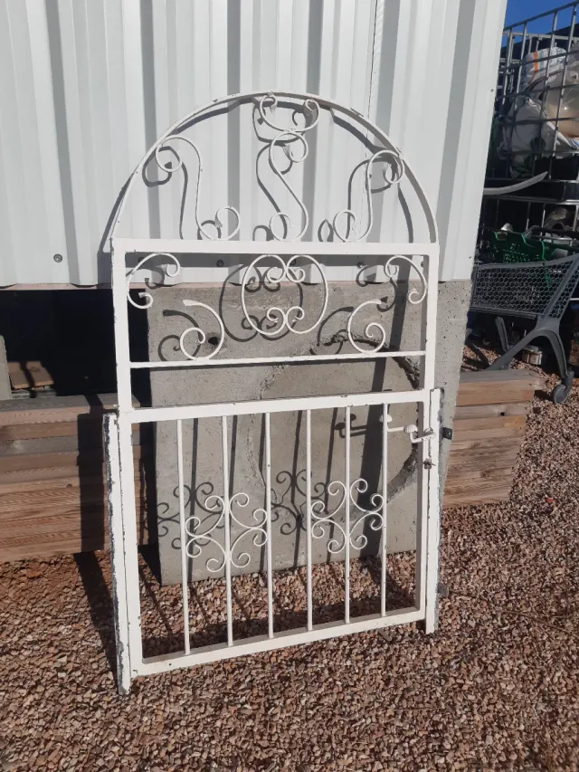 Puerta de jardín  blanca  1,50 alto x 93 ancho