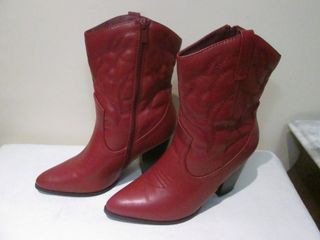 BOTINES CAMPEROS COLOR BURDEOS NUMERO 39/40 SHEIN