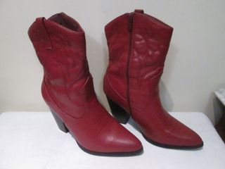 BOTINES CAMPEROS COLOR BURDEOS NUMERO 39/40 SHEIN