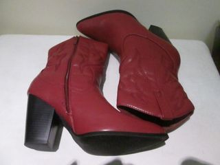 BOTINES CAMPEROS COLOR BURDEOS NUMERO 39/40 SHEIN