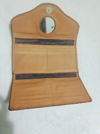 Cartera de mujer efecto piel serpiente.