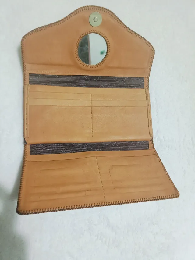 Cartera de mujer efecto piel serpiente.