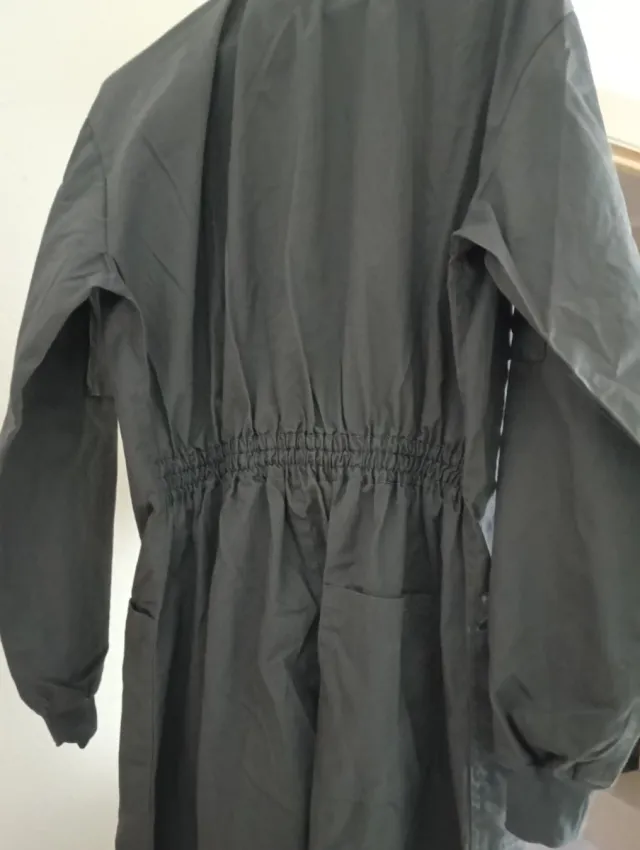 Mono de trabajo gris