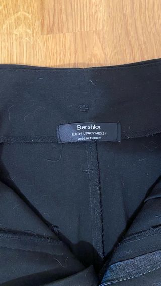 Pantalón negro de pinza con cinturón