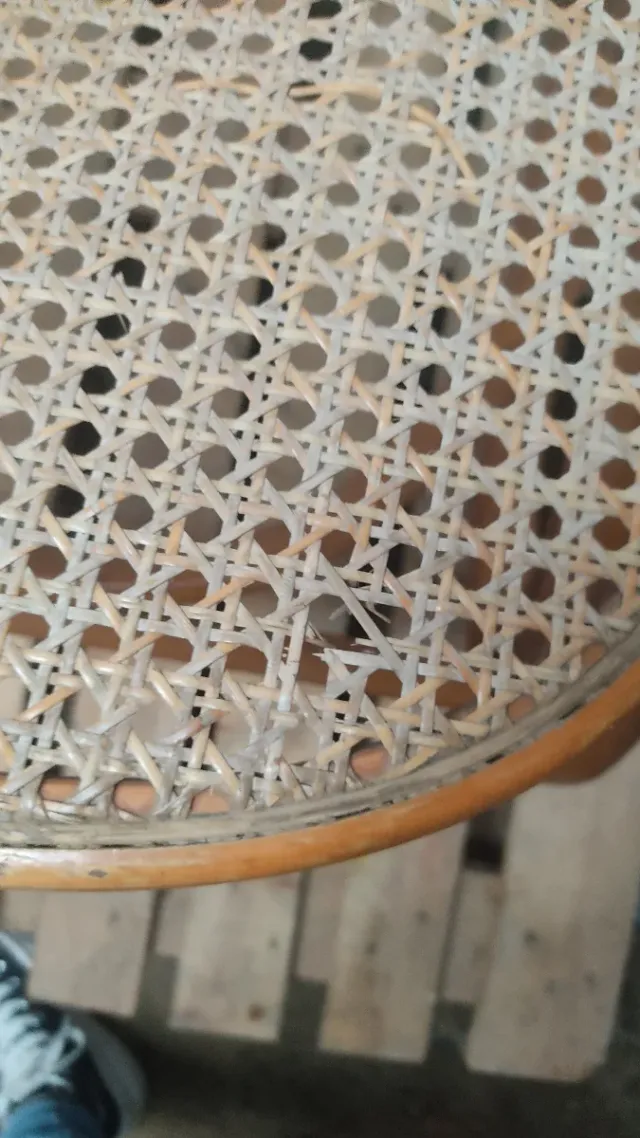 Mecedora de mimbre y madera