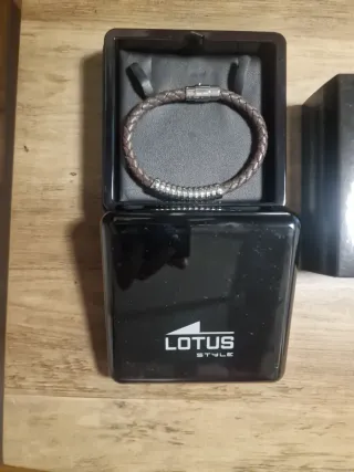 Pulsera Lotus Cuero Trenzado y Acero