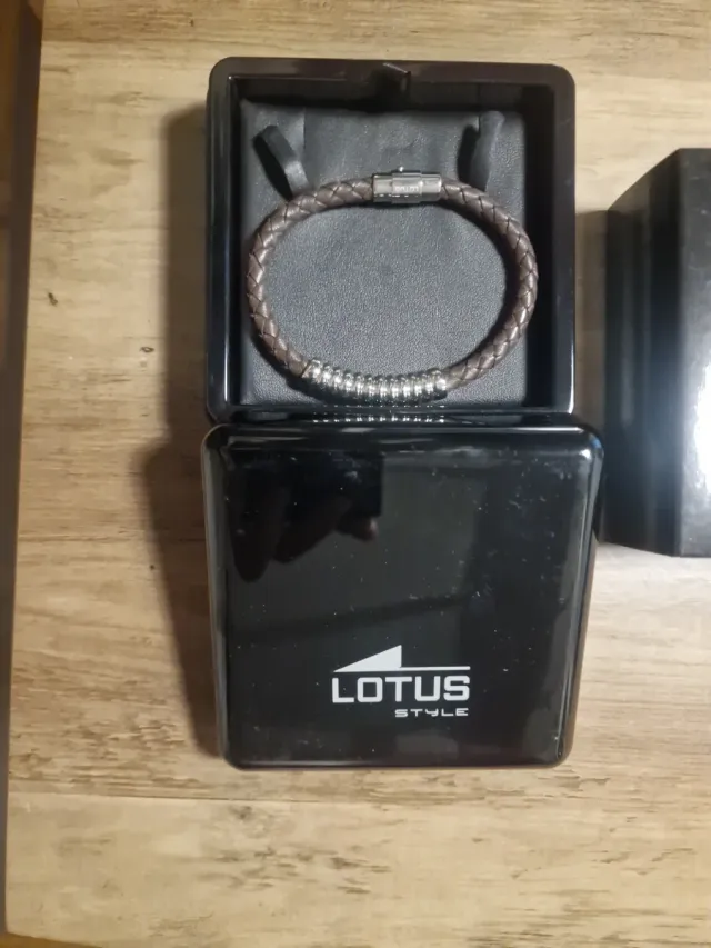 Pulsera Lotus Cuero Trenzado y Acero