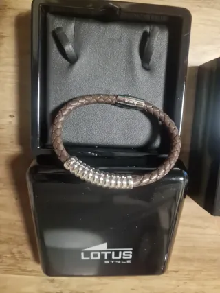 Pulsera Lotus Cuero Trenzado y Acero