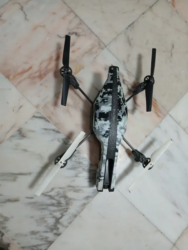 Parrot AR Drone 2.0 HD con fotocamera per smartphone