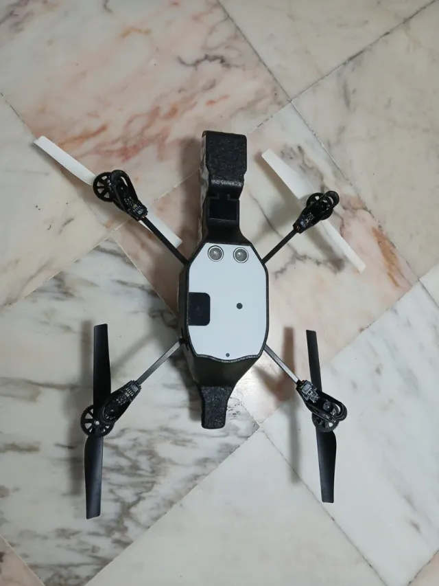 Parrot AR Drone 2.0 HD con fotocamera per smartphone
