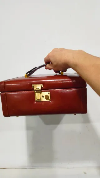 Joyero bolso caja piel marrón bronce París años 40