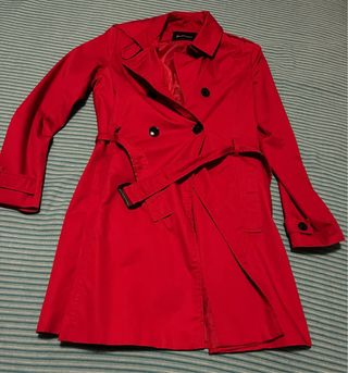 Gabardina Stradivarius Roja Talla M