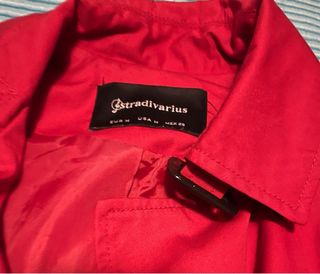 Gabardina Stradivarius Roja Talla M