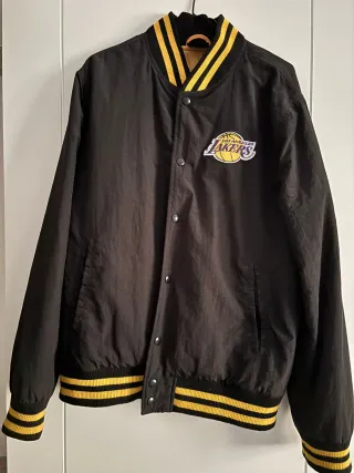 Cazadora New Era Lakers