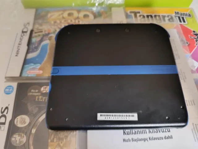 Nintendo 2DS Blu/Nero + 5 Giochi