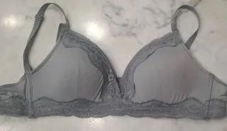 Sujetador gris azulado sin aros con encaje