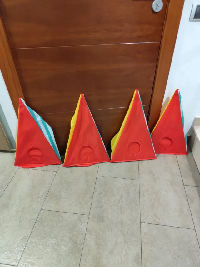 Casita infantil de tela para jugar y triangulos