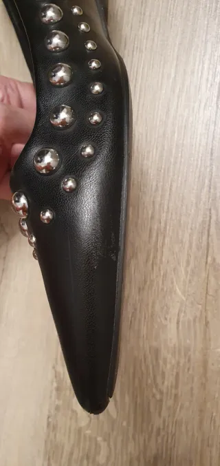 Bailarinas negras con tachas plateadas