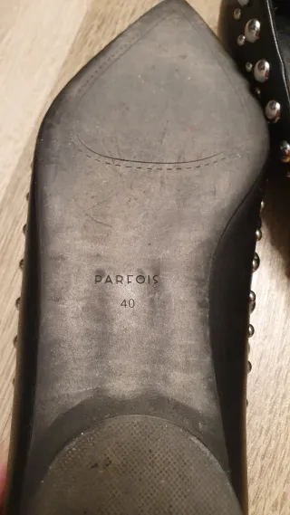 Bailarinas negras con tachas plateadas