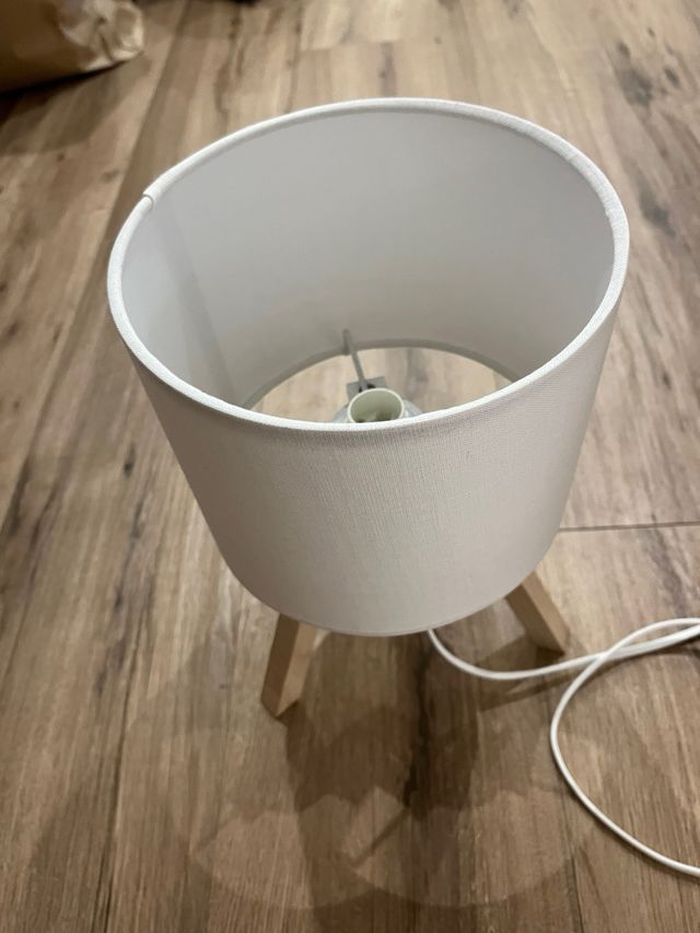 Lámpara de mesa Ikea tela y madera