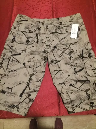 Pantalón corto estampado hombre