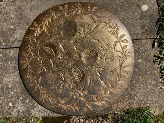 Vassoio rotondo in vetro dorato