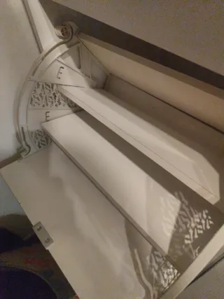 Armario Zapatero Blanco ,tiene una balda rota