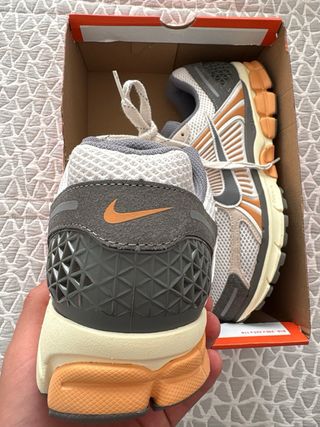 Nike Air Zoom Vomero 5 Beige/Naranja