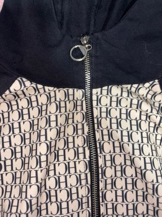 Sudadera con capucha y estampado CH