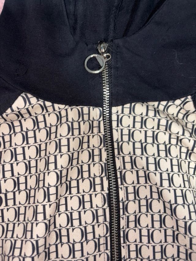 Sudadera con capucha y estampado CH