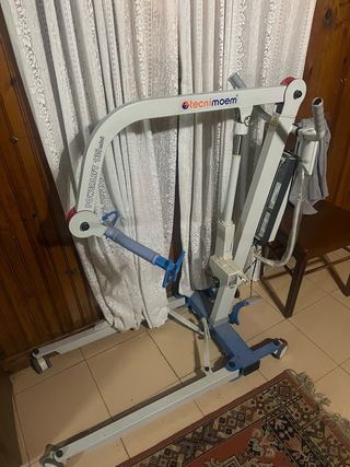 Grua destinada para el traslado de personas