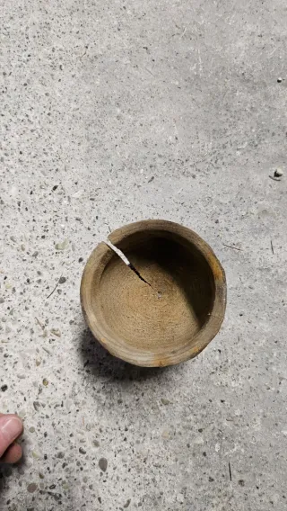 Mortaio e pestello in legno antico (rotto)