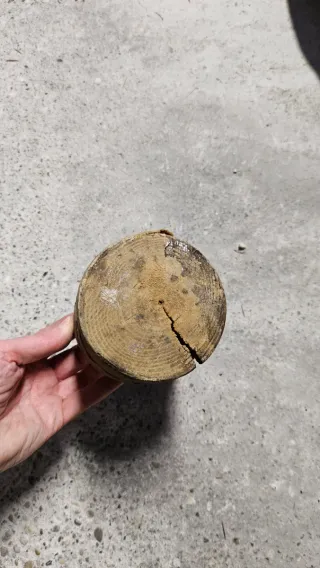 Mortaio e pestello in legno antico (rotto)