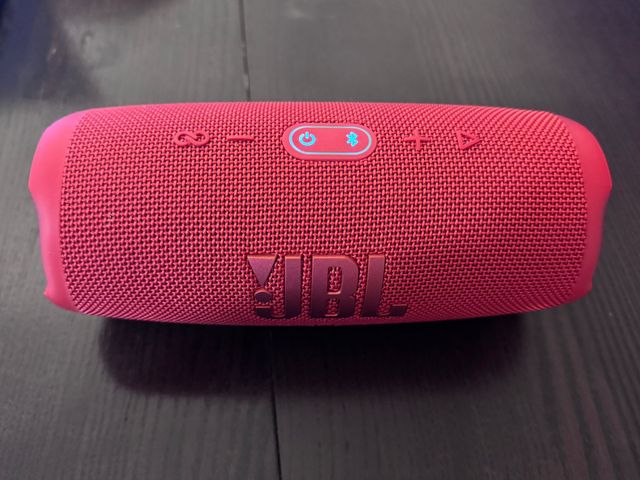 JBL Charge 5 Roja con Caja