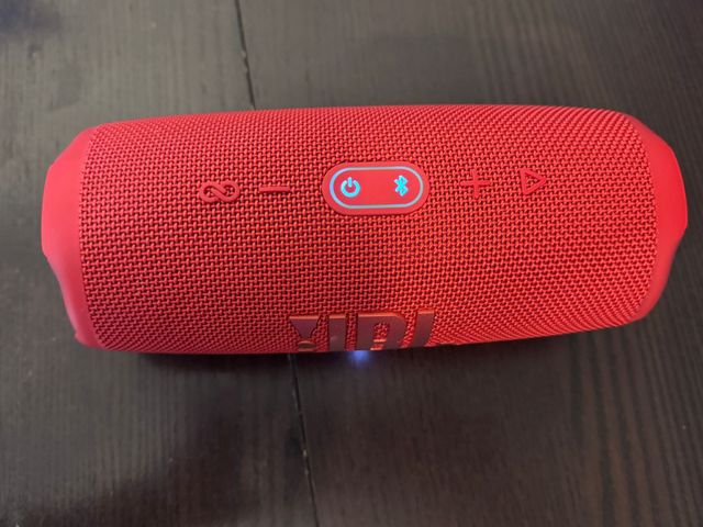 JBL Charge 5 Roja con Caja