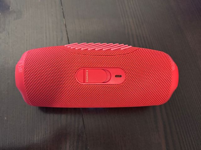 JBL Charge 5 Roja con Caja