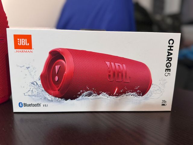 JBL Charge 5 Roja con Caja