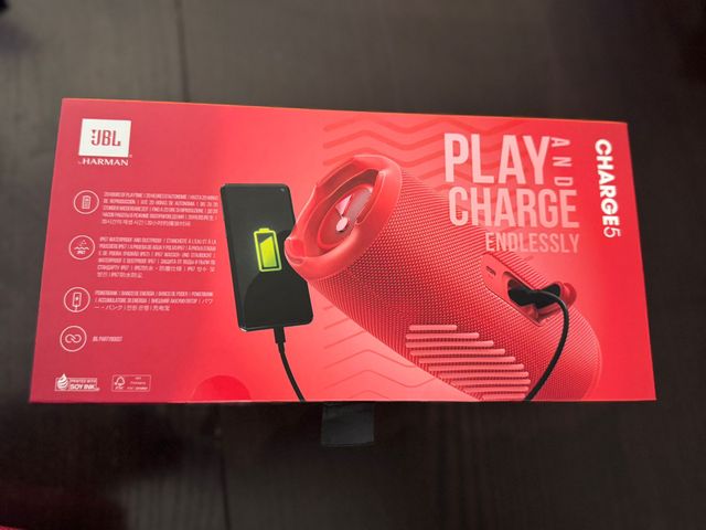 JBL Charge 5 Roja con Caja