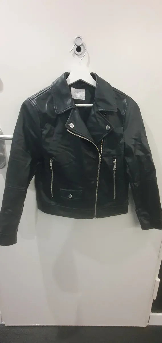 Cazadora efecto piel Zara 11-12 años