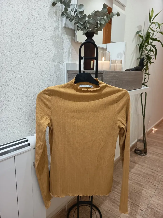 Camiseta manga larga mostaza talla S
