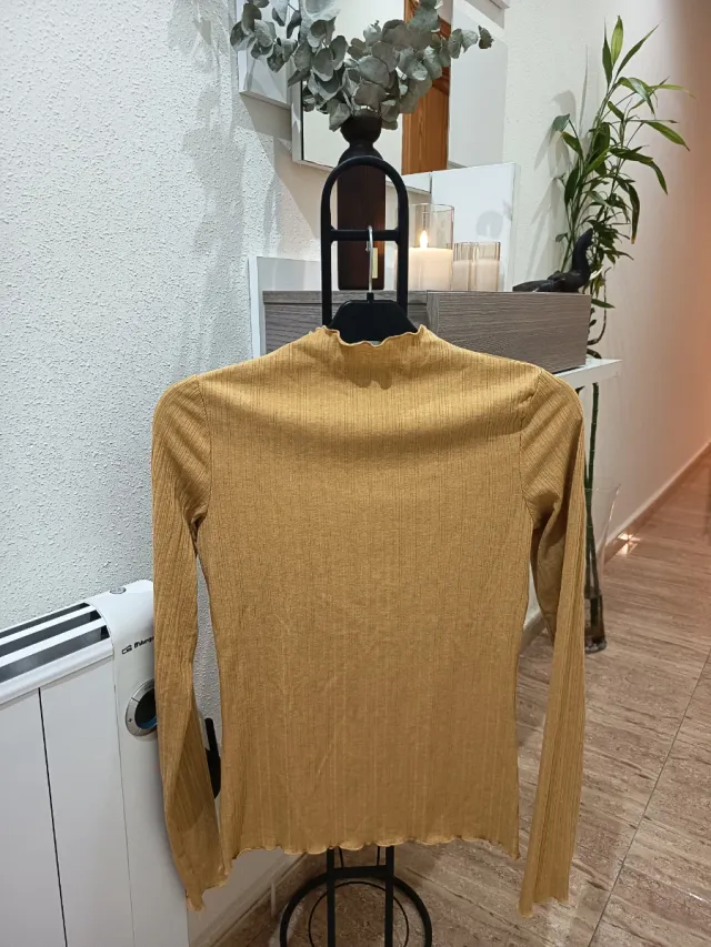 Camiseta manga larga mostaza talla S