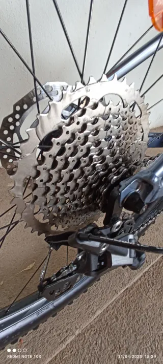 Full suspension MTB Giant